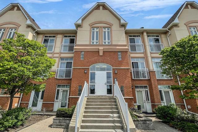 20 - 9 Pine St, Townhouse with 2 bedrooms, 1 bathrooms and 1 parking in Toronto ON | Image 1