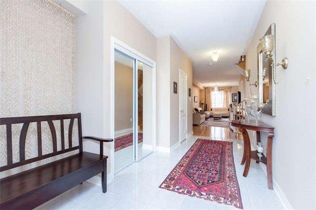 75 - 8 Townwood Dr, House attached with 3 bedrooms, 3 bathrooms and 2 parking in Richmond Hill ON | Image 2