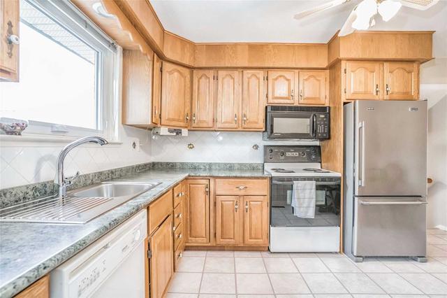 28 Kilmanagh Crt, House detached with 3 bedrooms, 3 bathrooms and 6 parking in Brampton ON | Image 23