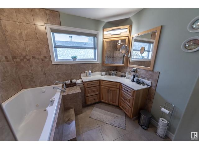 37 Lakeshore Dr, House detached with 2 bedrooms, 2 bathrooms and null parking in Sandy Beach AB | Image 51
