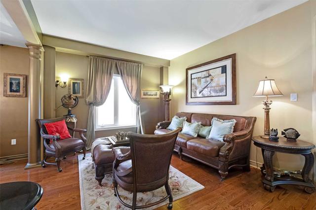 164 Bathurst Glen Dr, House detached with 4 bedrooms, 4 bathrooms and 6 parking in Vaughan ON | Image 2