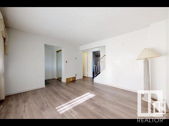 16214 109 St Nw, House attached with 3 bedrooms, 1 bathrooms and null parking in Edmonton AB | Image 6