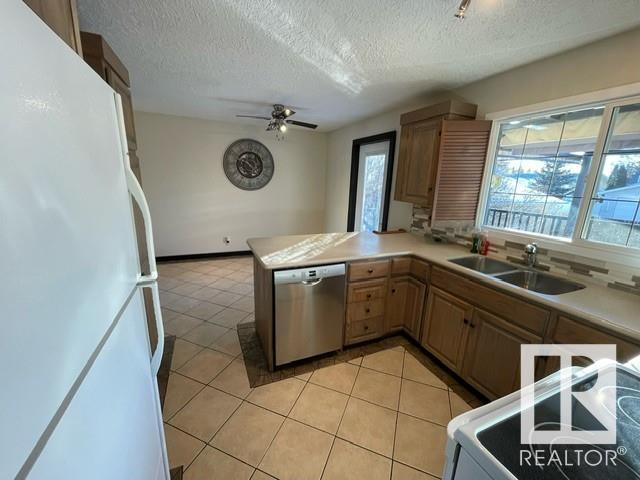 111 Brantford St, House detached with 4 bedrooms, 2 bathrooms and 5 parking in Spruce Grove AB | Image 2