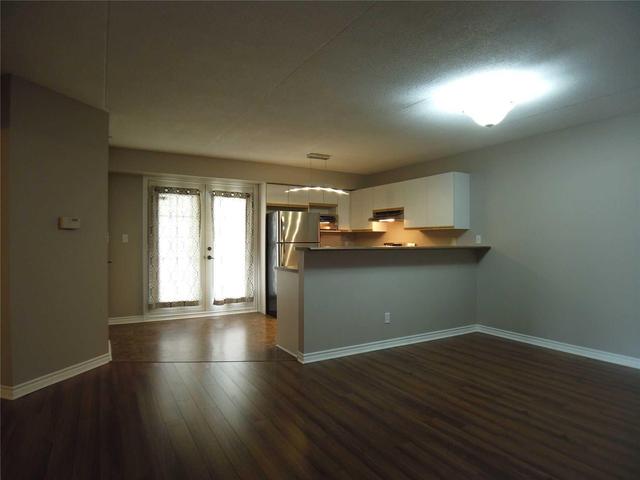 211 - 4015 Kilmer Dr, Condo with 2 bedrooms, 2 bathrooms and 1 parking in Burlington ON | Image 5