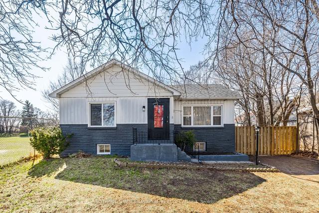 4075a Lawrence Ave E, House detached with 2 bedrooms, 1 bathrooms and 4 parking in Toronto ON | Image 12
