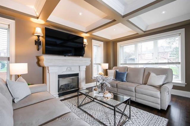 28 Duncairn Dr, House detached with 4 bedrooms, 5 bathrooms and 5 parking in Toronto ON | Image 2