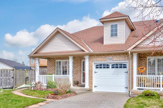 7042 Brittany Crt, House semidetached with 2 bedrooms, 2 bathrooms and 3 parking in Niagara Falls ON | Image 1