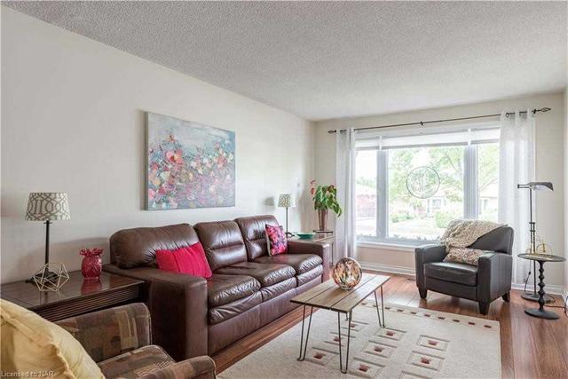 98 Bonham Blvd, House detached with 3 bedrooms, 2 bathrooms and 3 parking in Mississauga ON | Image 3
