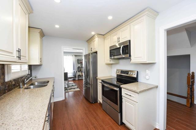 7145 Salme Dr, House detached with 3 bedrooms, 3 bathrooms and 3 parking in Mississauga ON | Image 8