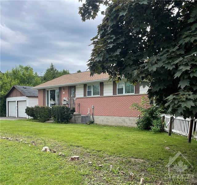 1 Glenn Wood Place, House detached with 4 bedrooms, 2 bathrooms and 6 parking in Brockville ON | Image 1
