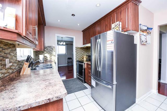 3139 Purnell Crt, House semidetached with 4 bedrooms, 3 bathrooms and 6 parking in Mississauga ON | Image 16