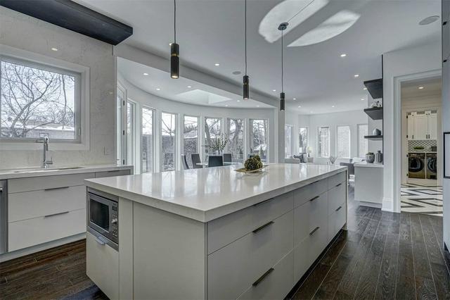 161 Munro Blvd, House detached with 5 bedrooms, 8 bathrooms and 7 parking in Toronto ON | Image 2