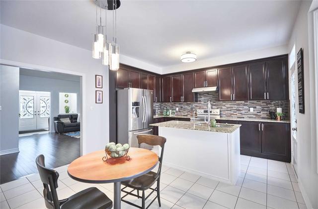 48 Pierce Pl, House detached with 4 bedrooms, 3 bathrooms and 6 parking in New Tecumseth ON | Image 2