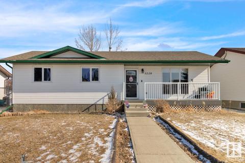 5228 54 Av, House detached with 3 bedrooms, 2 bathrooms and null parking in Mundare AB | Card Image