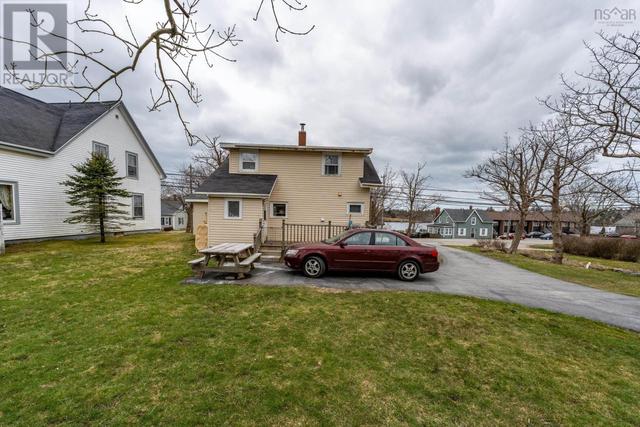 681 Main Street, House detached with 3 bedrooms, 1 bathrooms and null parking in Yarmouth NS | Image 3