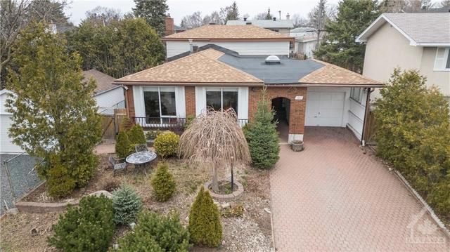 1261 Ridgemont Avenue, House detached with 4 bedrooms, 2 bathrooms and 5 parking in Ottawa ON | Image 2