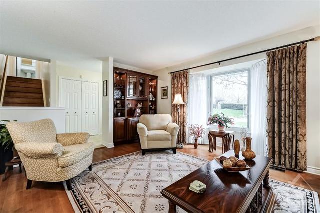 2589 Hanlon Avenue, House detached with 4 bedrooms, 3 bathrooms and 4 parking in Ottawa ON | Image 6