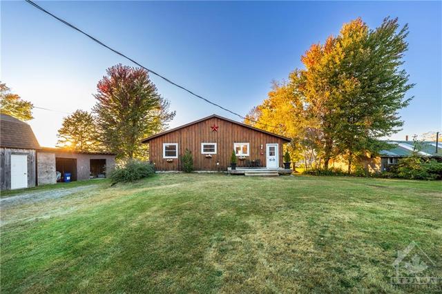 70 Corktown Lane, House detached with 3 bedrooms, 1 bathrooms and 4 parking in Merrickville Wolford ON | Image 1