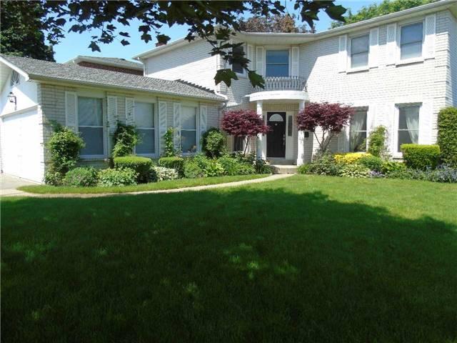1851 Bough Beeches Blvd, House detached with 4 bedrooms, 3 bathrooms and 2 parking in Mississauga ON | Image 2