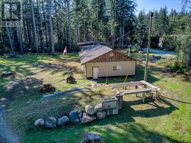 9537 Nassichuk Road, House detached with 4 bedrooms, 2 bathrooms and 8 parking in Powell River C BC | Image 8