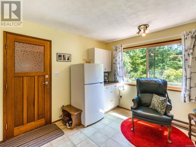 1454 Milstead Rd, House detached with 2 bedrooms, 2 bathrooms and 3 parking in Strathcona B BC | Image 12