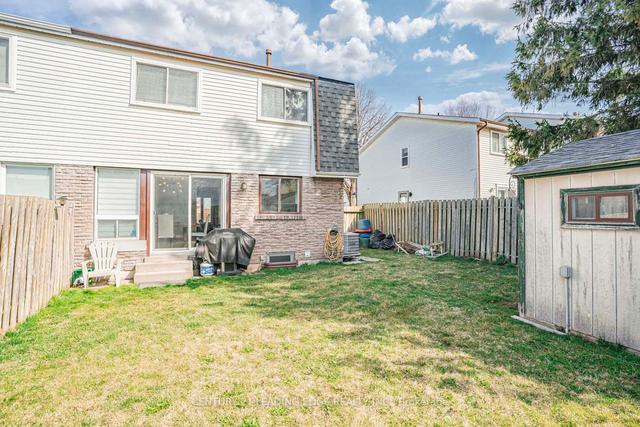 1302 Fenelon Cres, House semidetached with 3 bedrooms, 2 bathrooms and 3 parking in Oshawa ON | Image 31