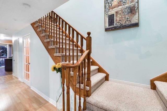 31 Melissa Crt, House semidetached with 3 bedrooms, 3 bathrooms and 3 parking in Brampton ON | Image 9