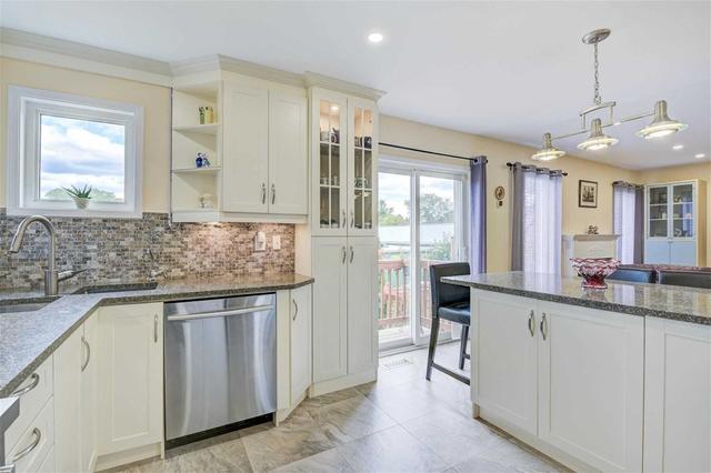 49 Steppingstone Tr, House detached with 3 bedrooms, 4 bathrooms and 4 parking in Toronto ON | Image 3