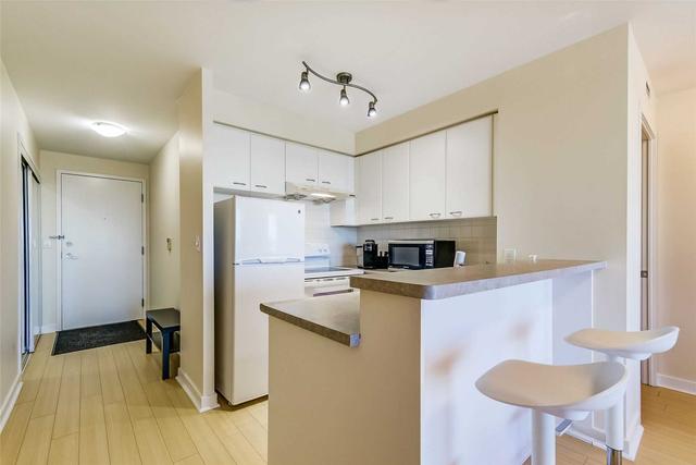 1802 - 36 Lee Centre Dr, Condo with 1 bedrooms, 1 bathrooms and 1 parking in Toronto ON | Image 4