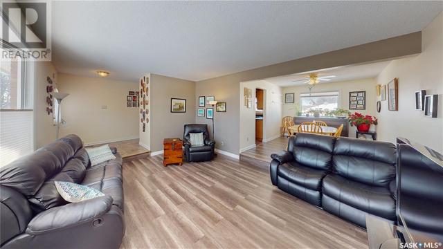 110 Mccarthy Boulevard N, House detached with 3 bedrooms, 2 bathrooms and null parking in Regina SK | Image 5