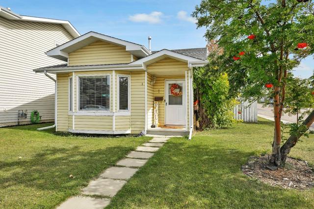 1 Elwell Avenue, House detached with 2 bedrooms, 2 bathrooms and 4 parking in Red Deer AB | Image 2