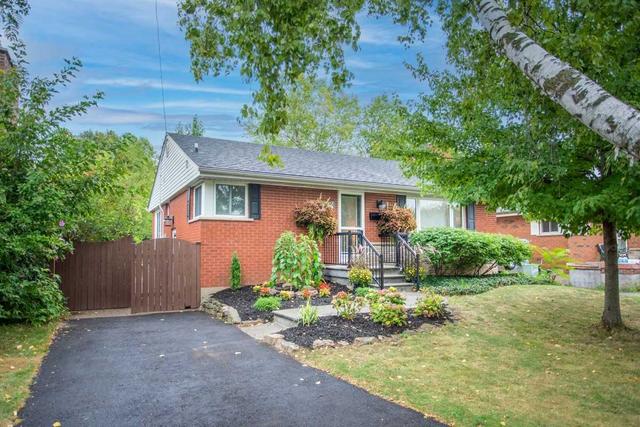 1271 Royal Dr, House detached with 4 bedrooms, 2 bathrooms and 3 parking in Burlington ON | Image 1
