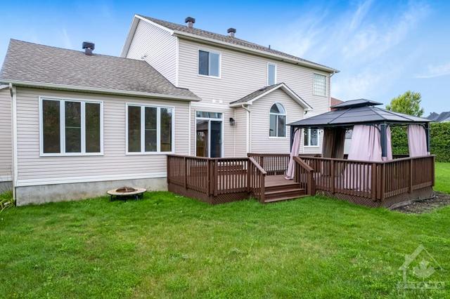 16 Greenhaven Crescent, House detached with 4 bedrooms, 4 bathrooms and 6 parking in Ottawa ON | Image 2