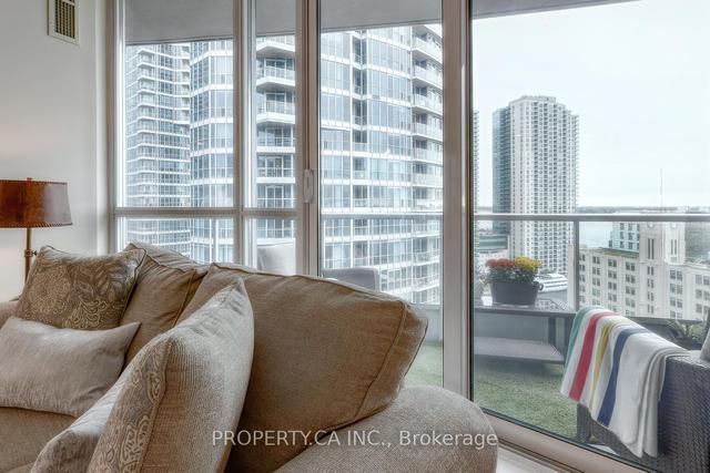 1602 - 218 Queens Quay Way, Condo with 2 bedrooms, 2 bathrooms and 1 parking in Toronto ON | Image 30