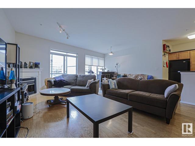 211 - 10033 110 St Nw, Condo with 2 bedrooms, 1 bathrooms and null parking in Edmonton AB | Image 2