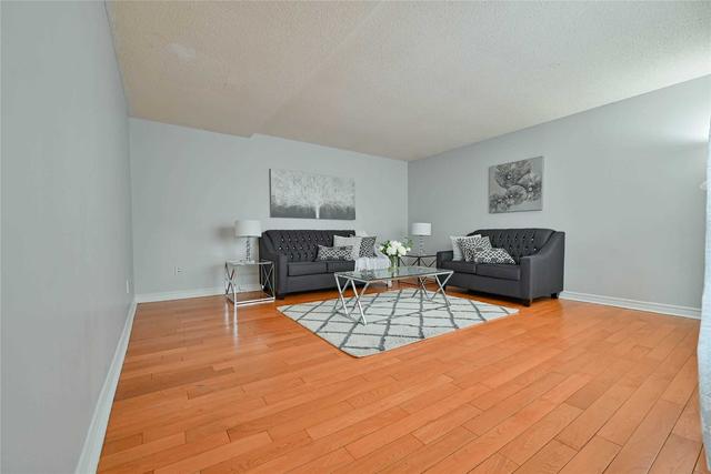74 Shady Pine Circ, House detached with 3 bedrooms, 4 bathrooms and 3 parking in Brampton ON | Image 3