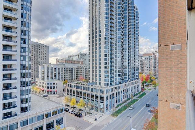 1001 - 880 Grandview Way, Condo with 3 bedrooms, 2 bathrooms and 1 parking in Toronto ON | Image 6