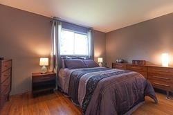 16 Duntroon Cres, House detached with 3 bedrooms, 1 bathrooms and 2 parking in Toronto ON | Image 3