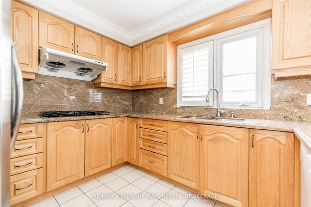 131 Zinnia Pl, House detached with 4 bedrooms, 4 bathrooms and 6 parking in Vaughan ON | Image 2