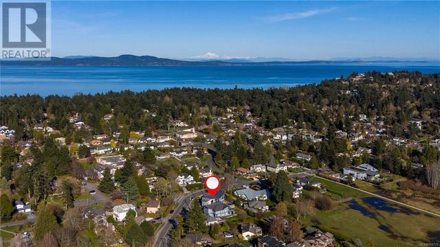 3875 Cadboro Bay Rd, House detached with 5 bedrooms, 4 bathrooms and 8 parking in Saanich BC | Image 49