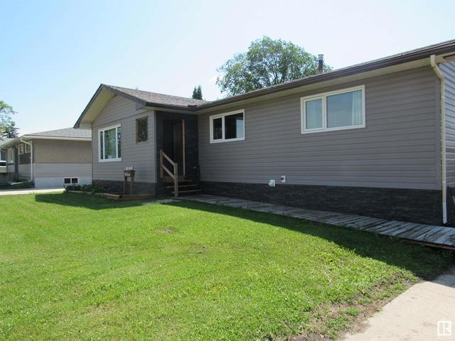 4821 50ave, House detached with 4 bedrooms, 2 bathrooms and null parking in Barrhead AB | Card Image
