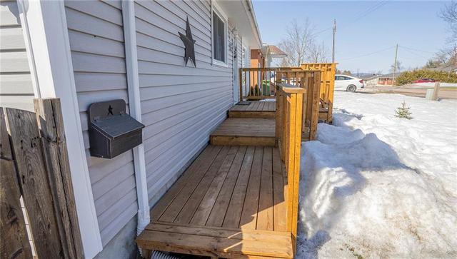 67 Selkirk Street, House detached with 4 bedrooms, 2 bathrooms and 4 parking in Petawawa ON | Image 3