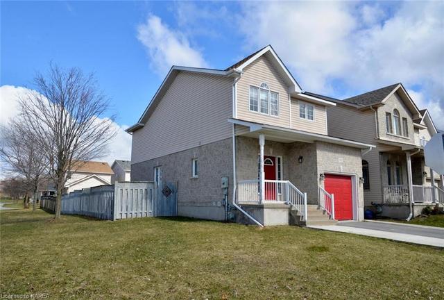 420 Laura Avenue, House detached with 3 bedrooms, 3 bathrooms and 3 parking in Kingston ON | Image 1