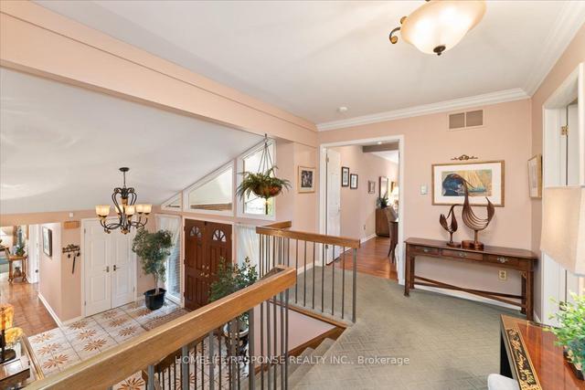 36 Thorncrest Rd, House detached with 3 bedrooms, 4 bathrooms and 10 parking in Toronto ON | Image 9