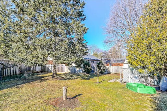 208 Eramosa Rd, House detached with 3 bedrooms, 3 bathrooms and 10 parking in Guelph ON | Image 3