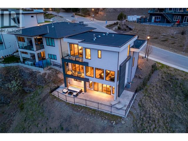 737 Highpointe Drive, House detached with 4 bedrooms, 3 bathrooms and 5 parking in Kelowna BC | Image 12