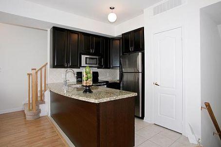 th 6 - 88 Carr St, Townhouse with 2 bedrooms, 1 bathrooms and 1 parking in Toronto ON | Image 4