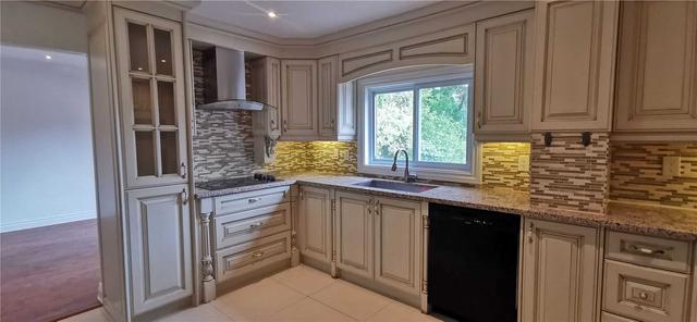 upper - 223 Pleasant Ave, House detached with 3 bedrooms, 2 bathrooms and 2 parking in Toronto ON | Image 10