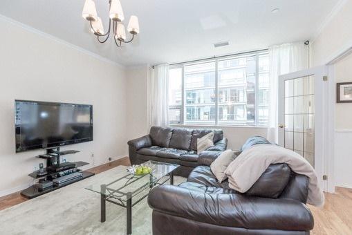 1001 - 393 King St W, Condo with 2 bedrooms, 1 bathrooms and 1 parking in Toronto ON | Image 7