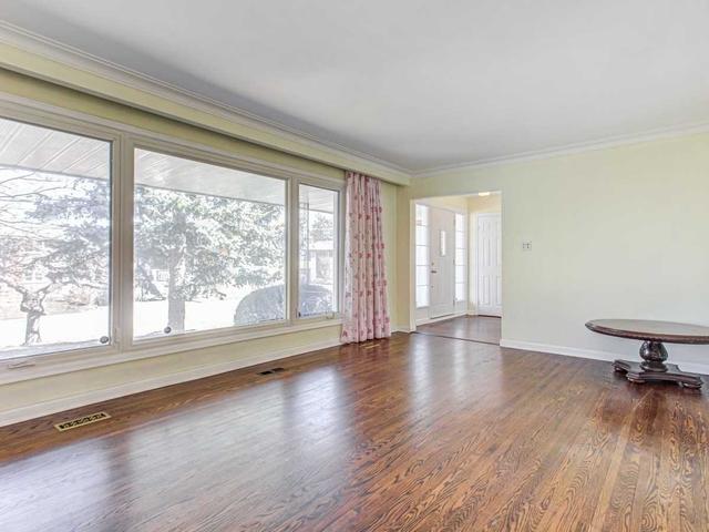 2 Bowerbank Dr, House detached with 3 bedrooms, 2 bathrooms and 5 parking in Toronto ON | Image 27